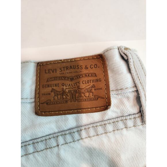 Levi’s Premium Women’s High-Waisted Denim Shorts Light‎ Wash Size 27 - Picture 3 of 7
